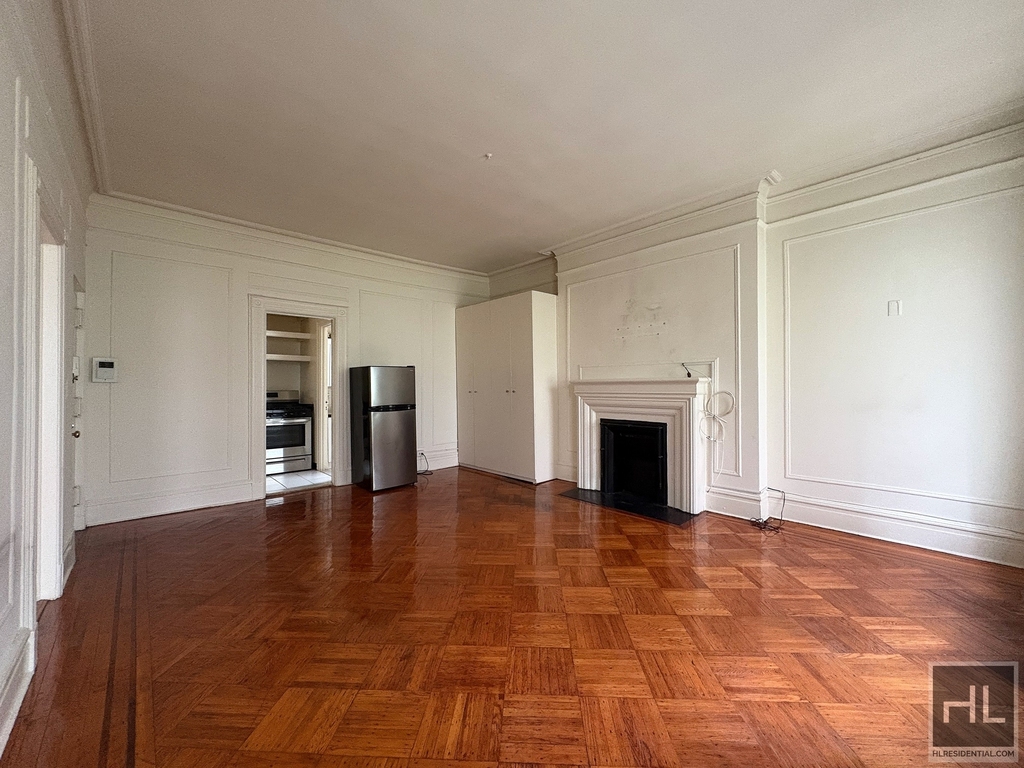 East 80th Street - Photo 1