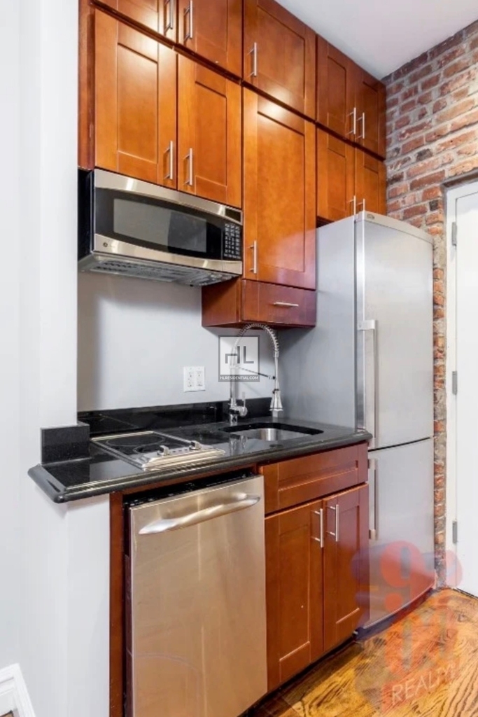 West 14 Street - Photo 3
