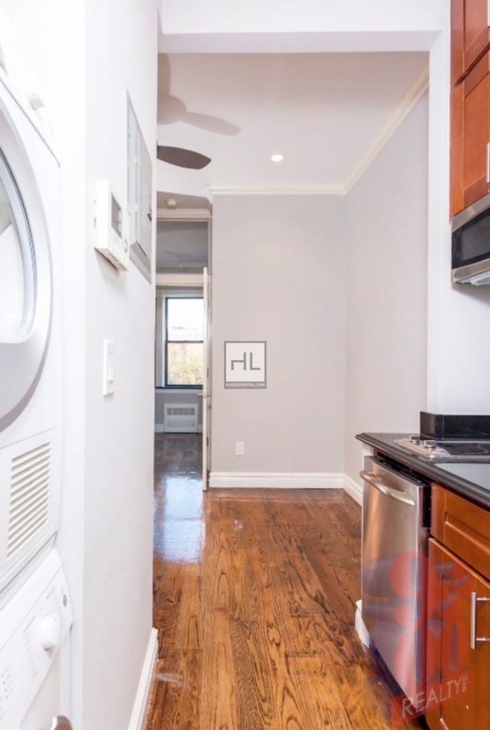 West 14 Street - Photo 2