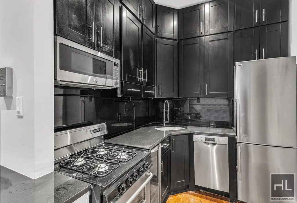 Hudson St - Photo 4