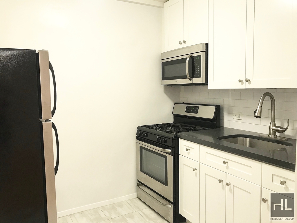 East 55 Street - Photo 2