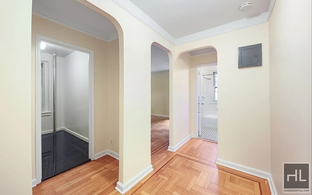 Jane St - Photo 1