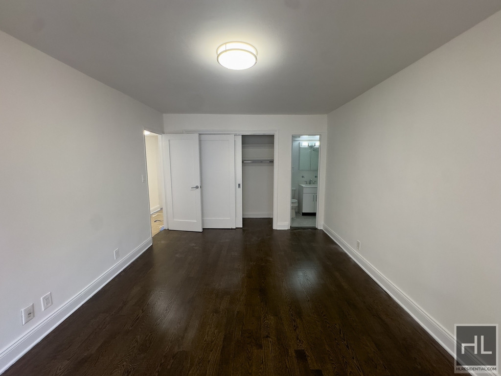 East 56 Street - Photo 0