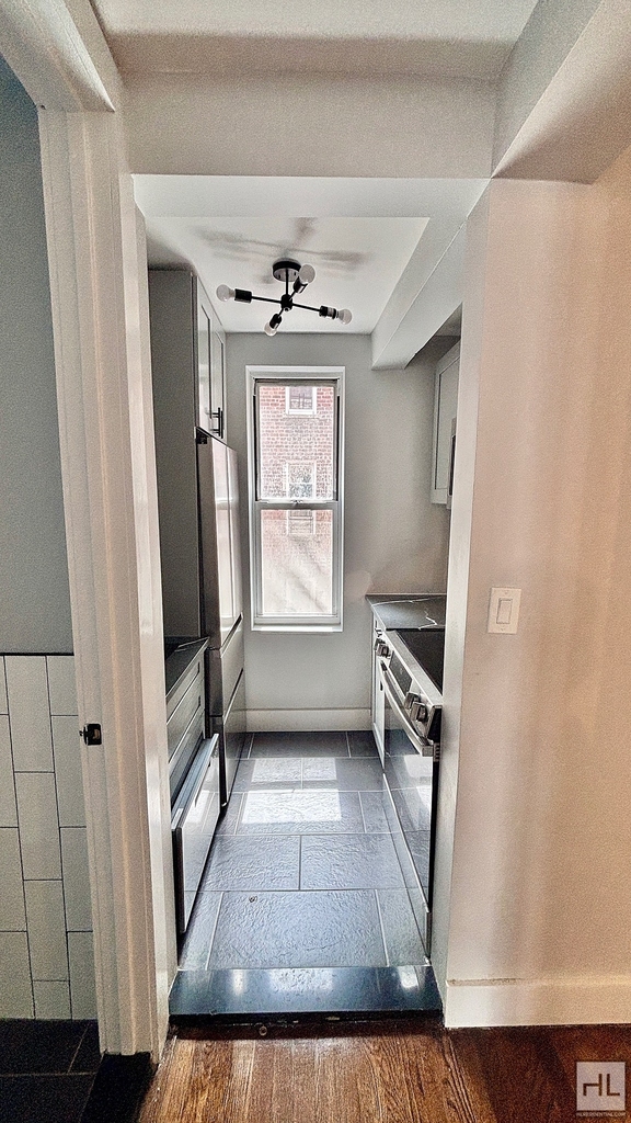 East 58 Street - Photo 6