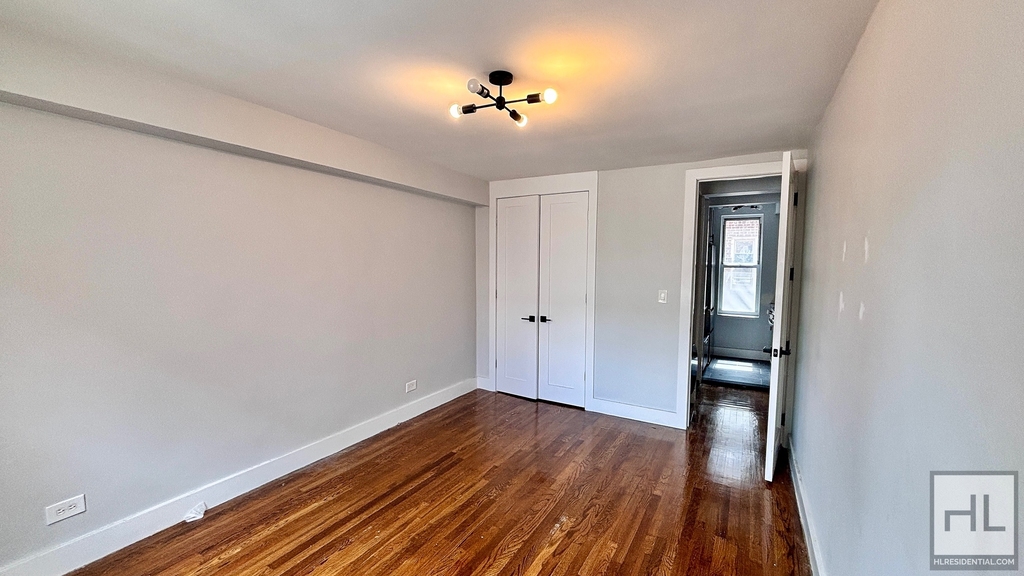 East 58 Street - Photo 12