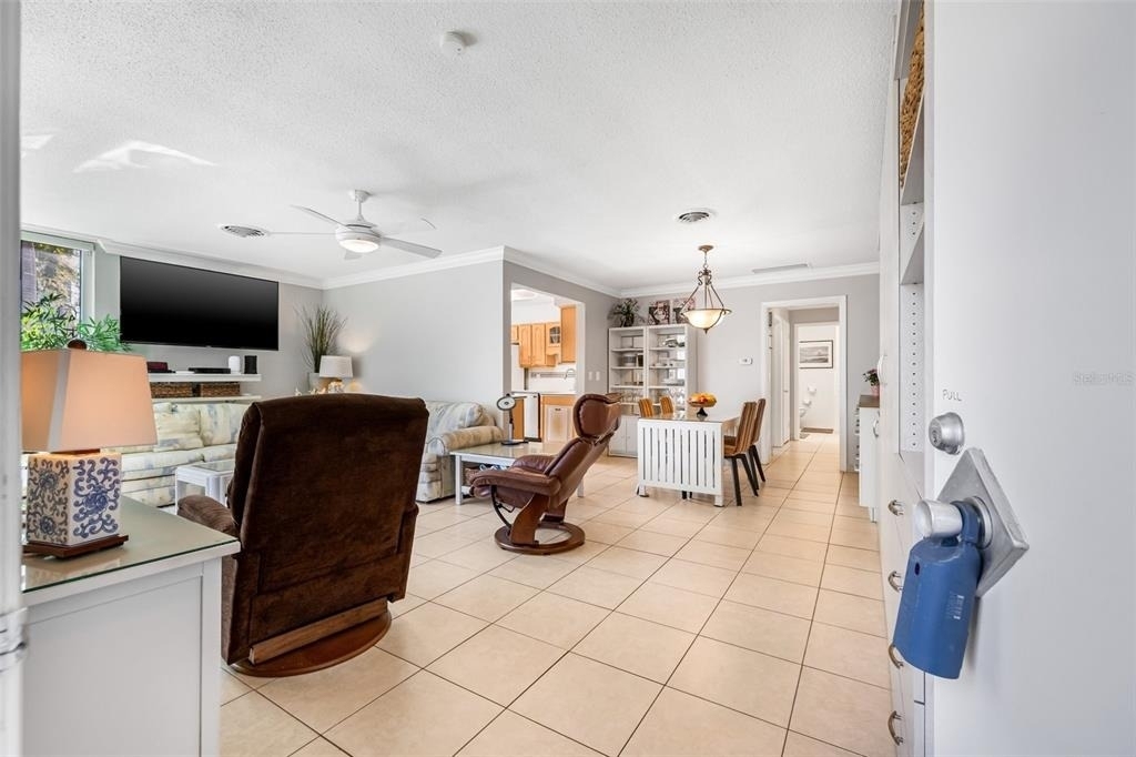 615 10th Avenue Ne - Photo 3