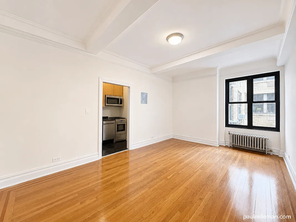 E 10th St and Second Ave - Photo 3