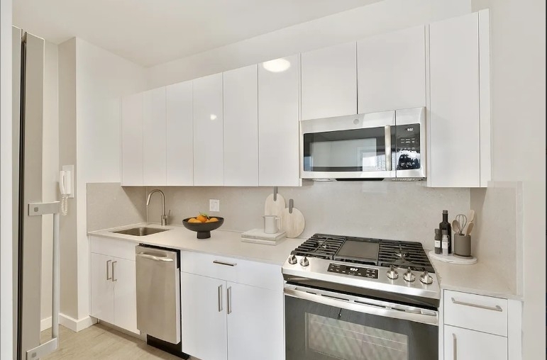 2nd Avenue - Photo 2