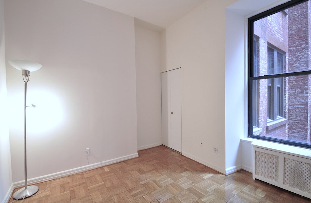 Madison Street - Photo 3
