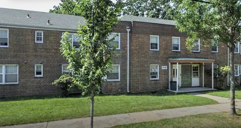 77-32 Vleigh Place - Photo 0