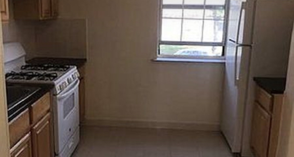 77-32 Vleigh Place - Photo 4