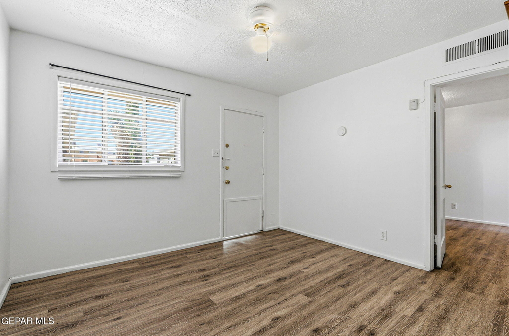 3912 Kemp Avenue - Photo 2