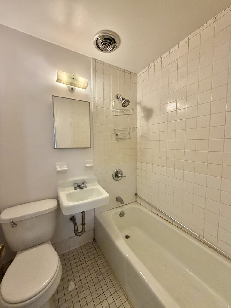 East 90th Street - Photo 2