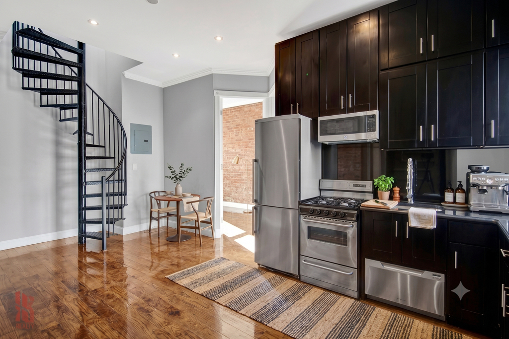 314 East 106th Street - Photo 2