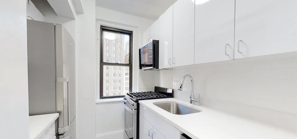 137 East 38th Street - Photo 4