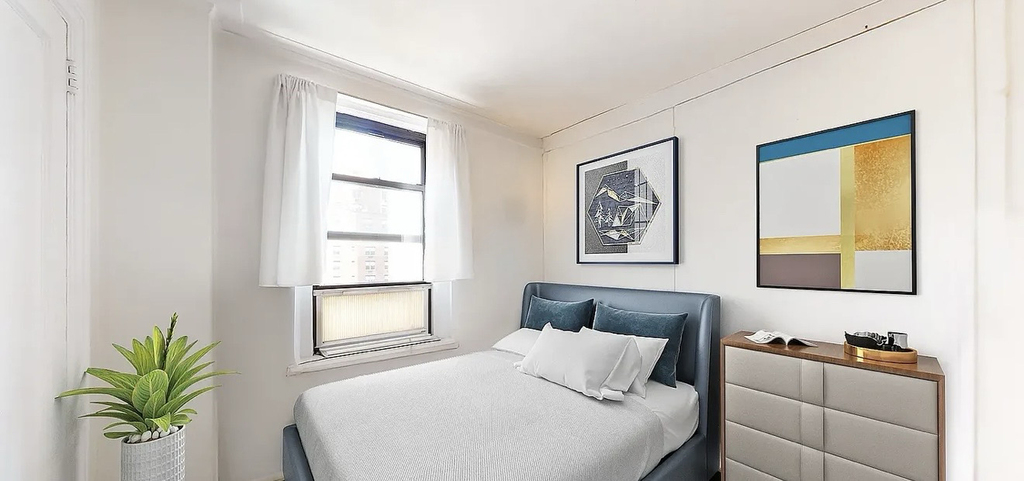 137 East 38th Street - Photo 3