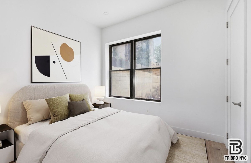 416 Lorimer Street - Photo 2