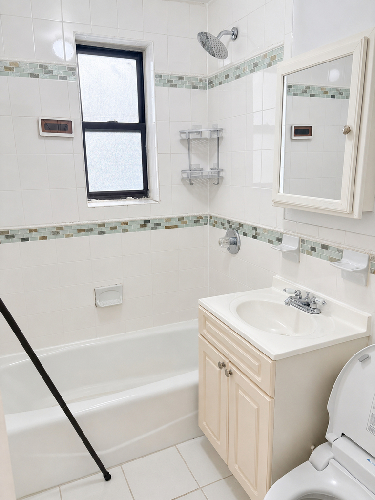 131-11 Kew Gardens Road - Photo 4