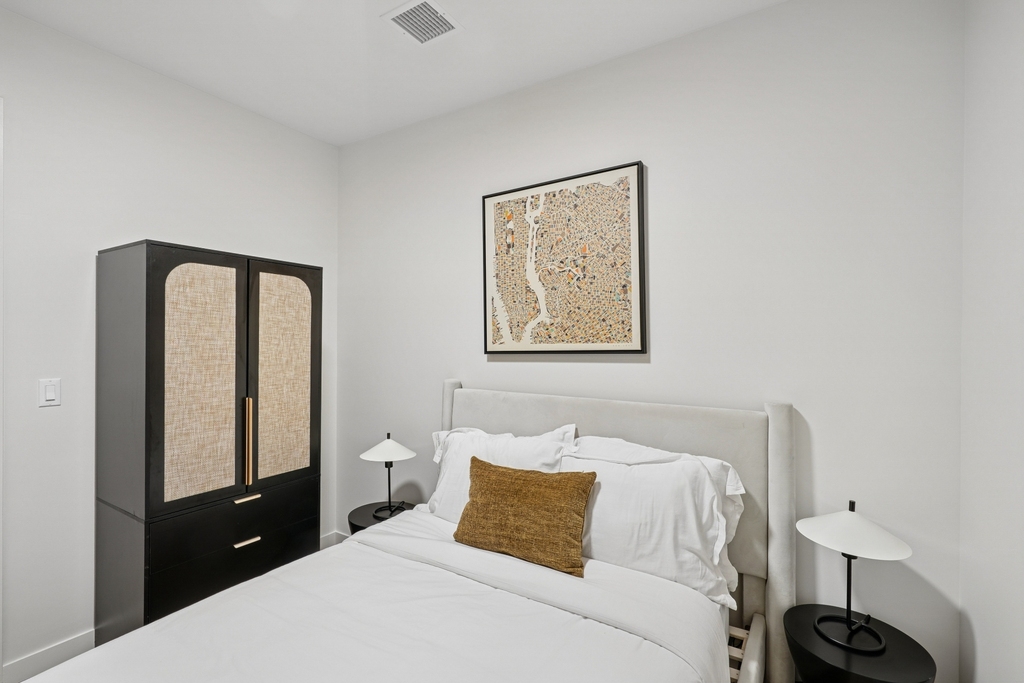 180 Pearl Street - Photo 2