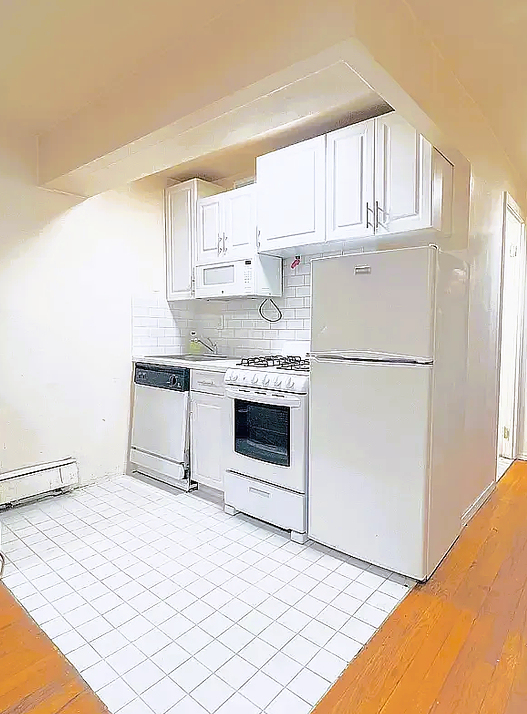 1425 York Avenue - Photo 2