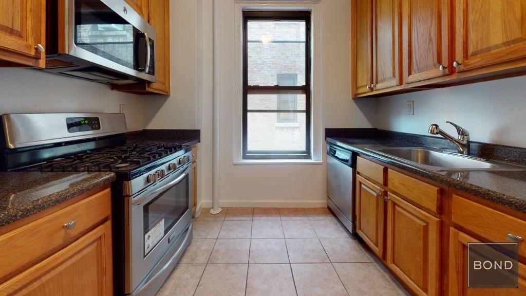 West 204th Street - Photo 11