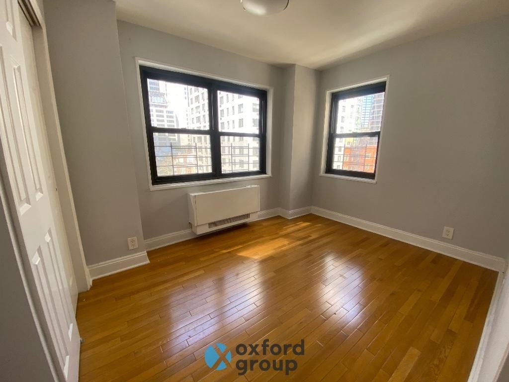 East 47th Street - Photo 6