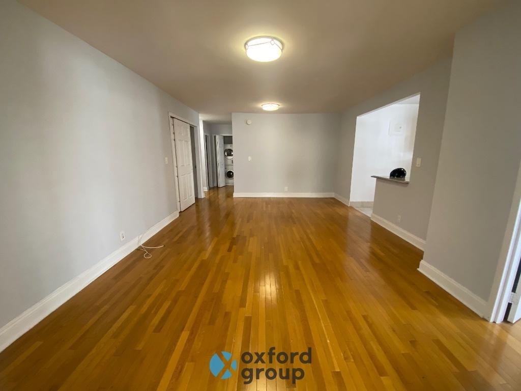 East 47th Street - Photo 5
