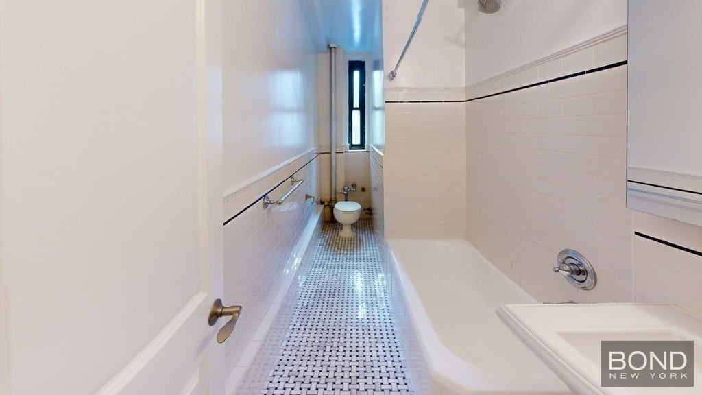 East 56th Street - Photo 15