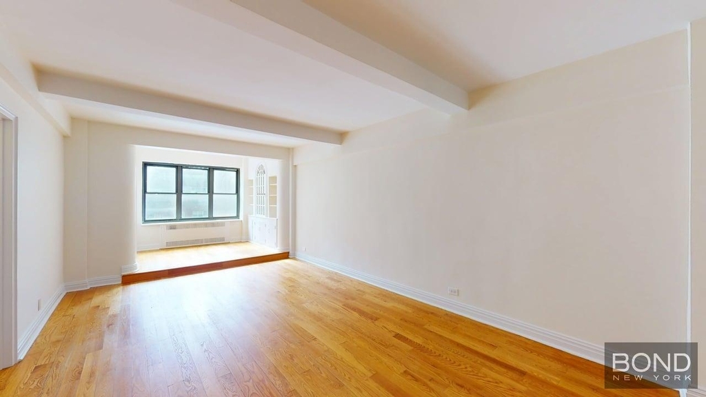 East 56th Street - Photo 5