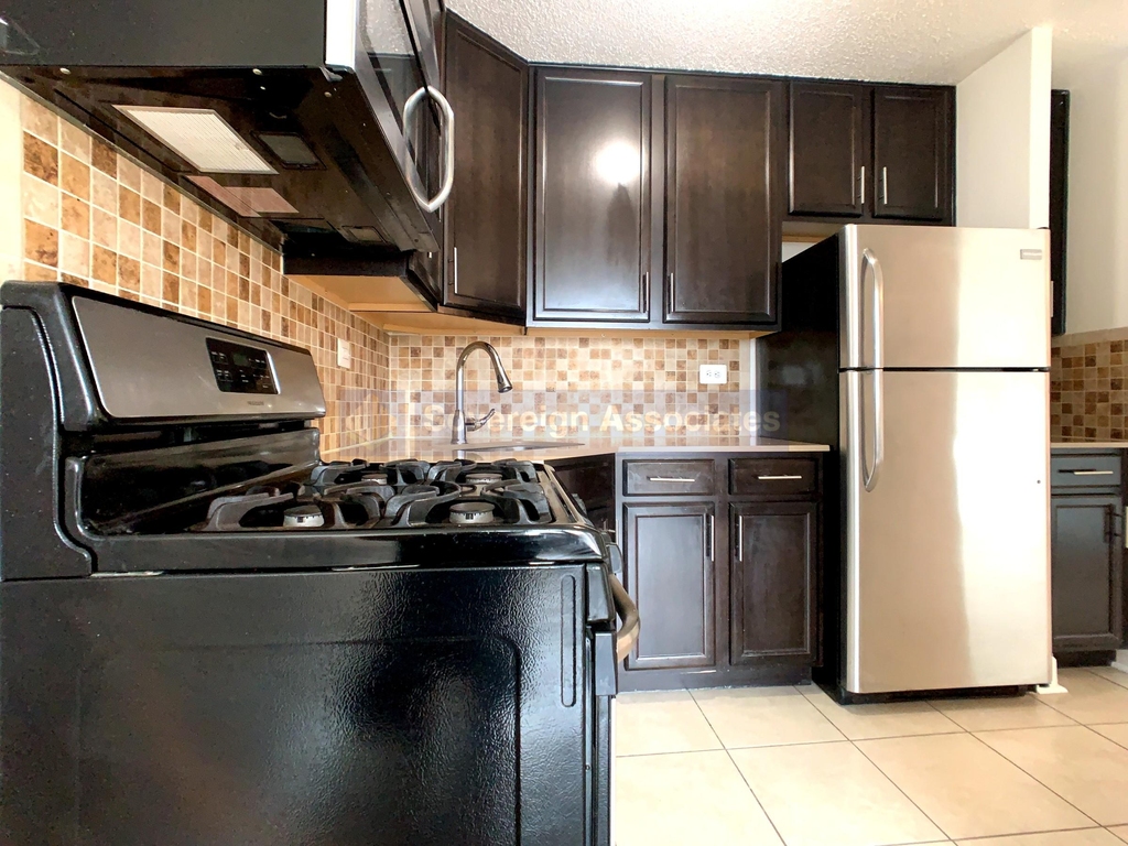 3333 Broadway - Photo 3