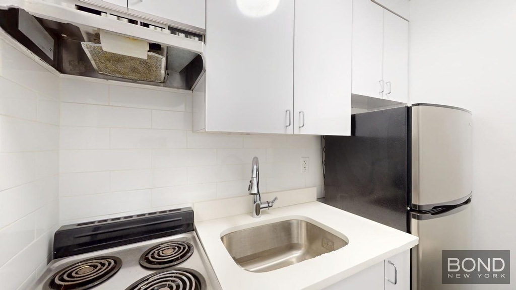 West 73rd Street - Photo 5