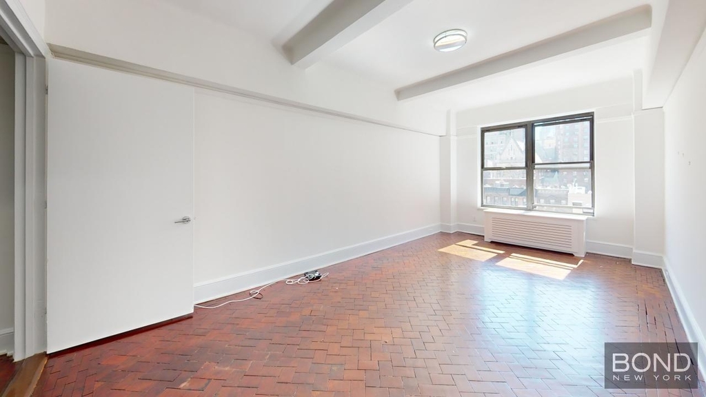 West 73rd Street - Photo 8