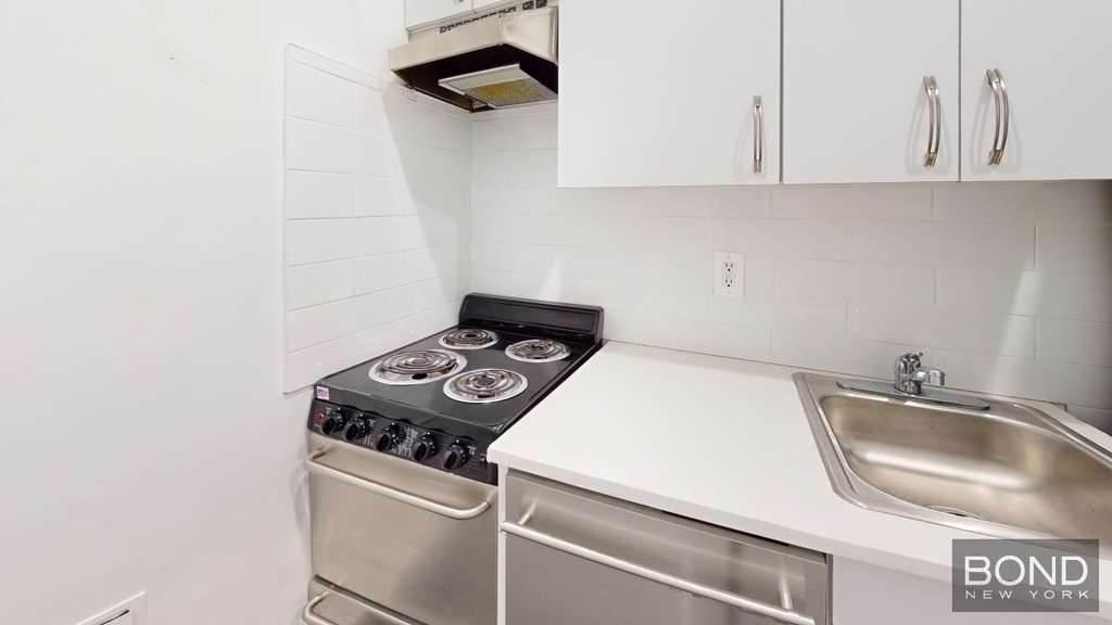 West 73rd Street - Photo 7