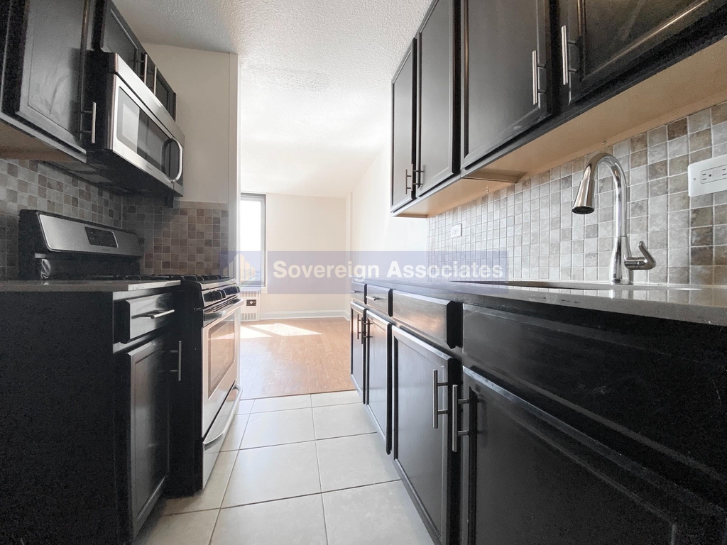3333 Broadway - Photo 3
