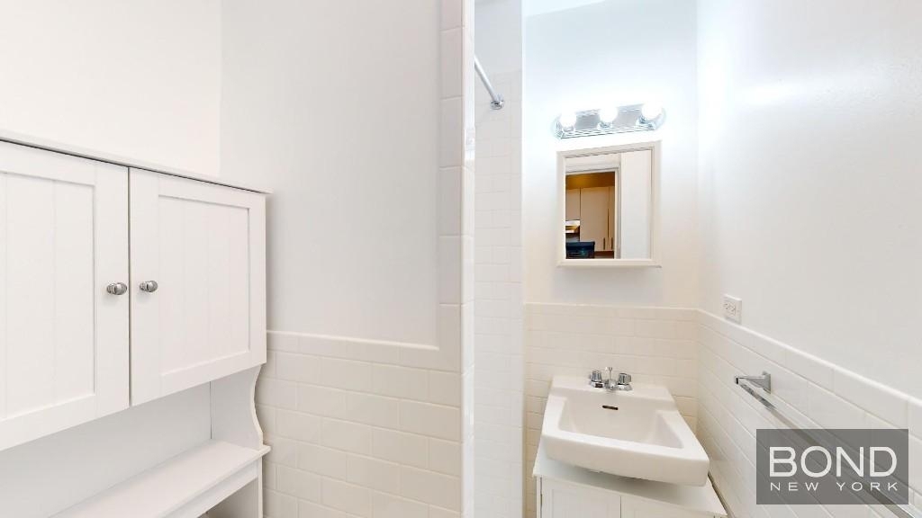 East 89th Street - Photo 3