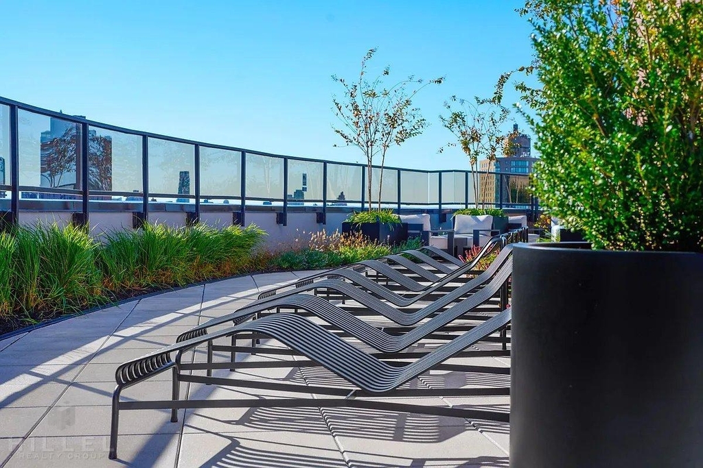East 96th Street - Photo 11