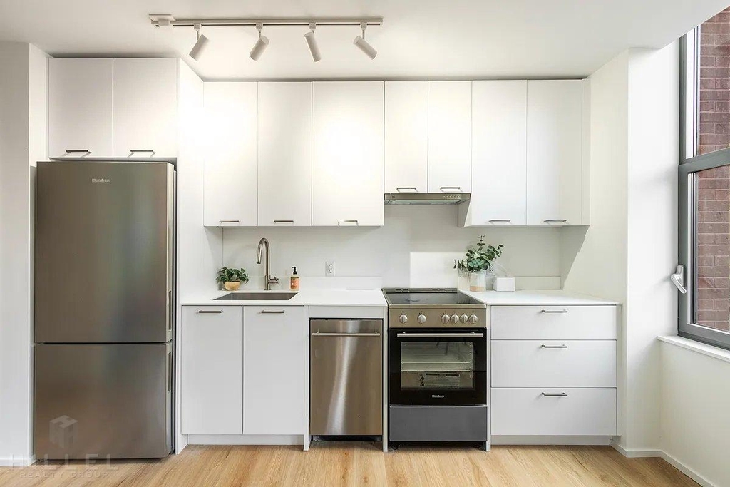 Sterling Place - Photo 1