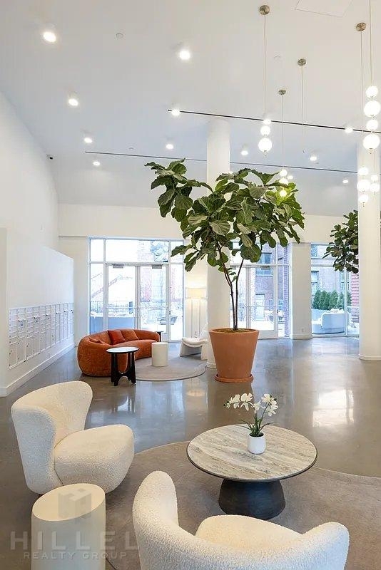 Sterling Place - Photo 4