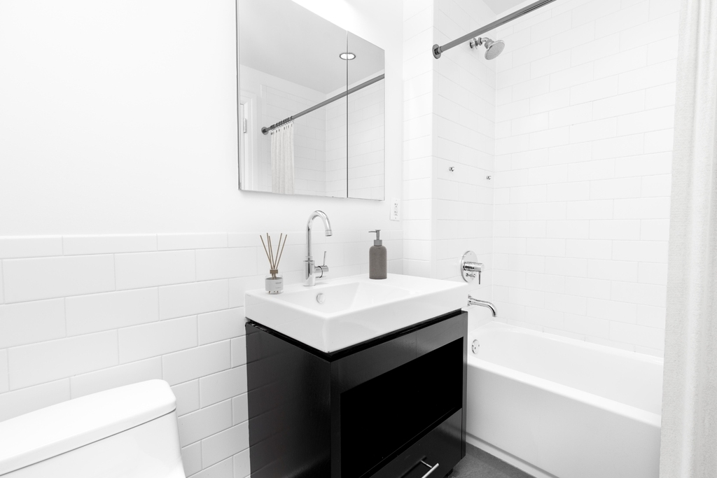 554 West 54th Street - Photo 9