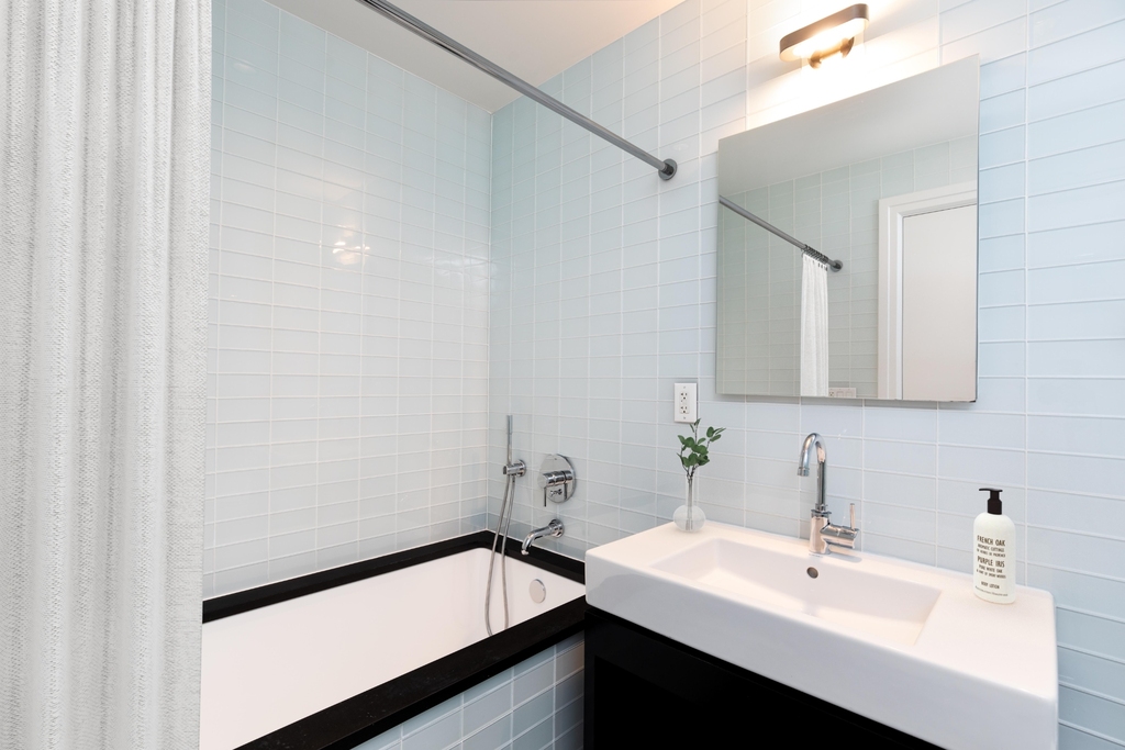 554 West 54th Street - Photo 6