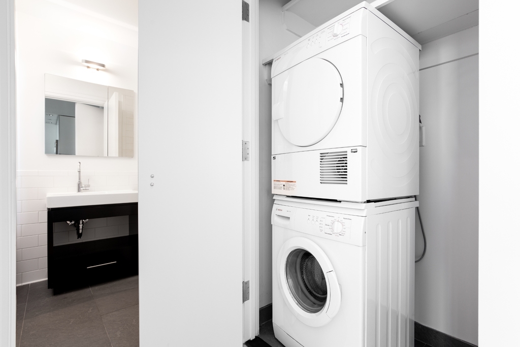 554 West 54th Street - Photo 8