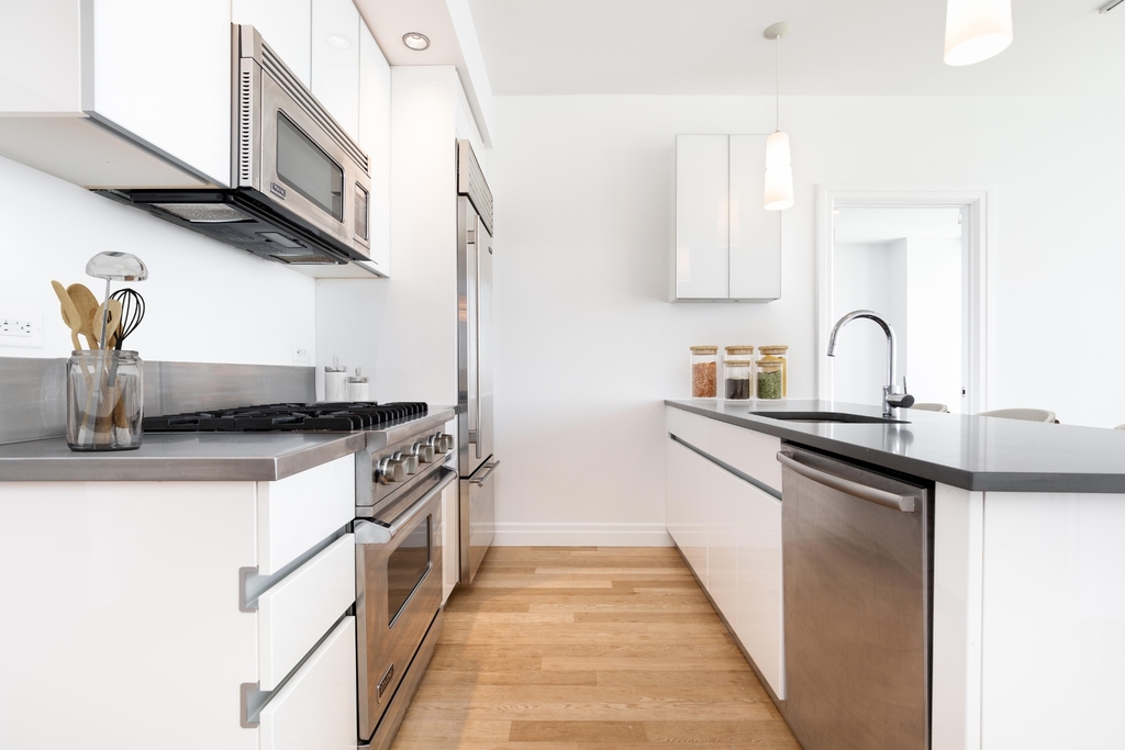 554 West 54th Street - Photo 3