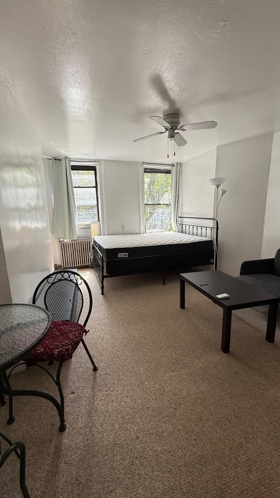 424 East 11th Street - Photo 0