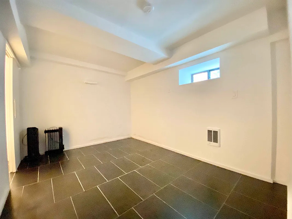 27 Brooklyn Avenue - Photo 9