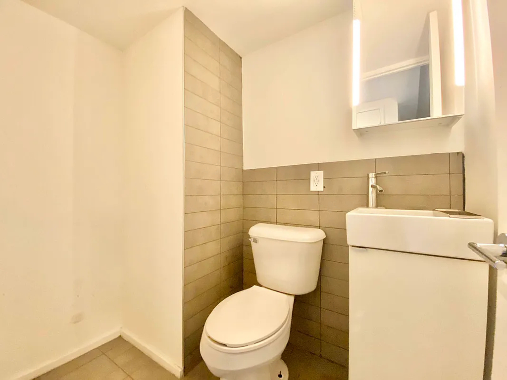 27 Brooklyn Avenue - Photo 12