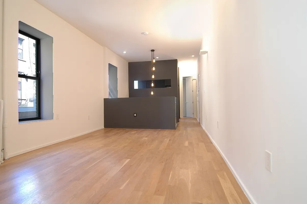 27 Brooklyn Avenue - Photo 4