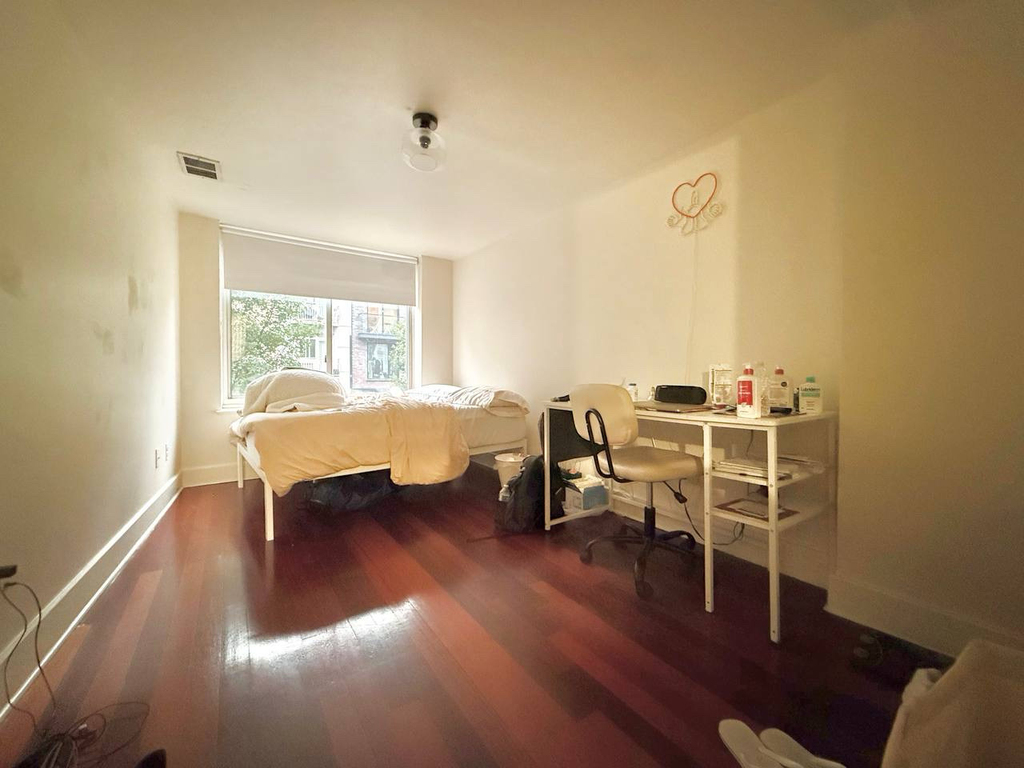 16 Meserole Street - Photo 8