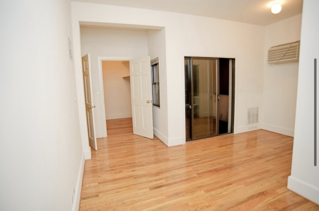 113 East 31st Street - Photo 1