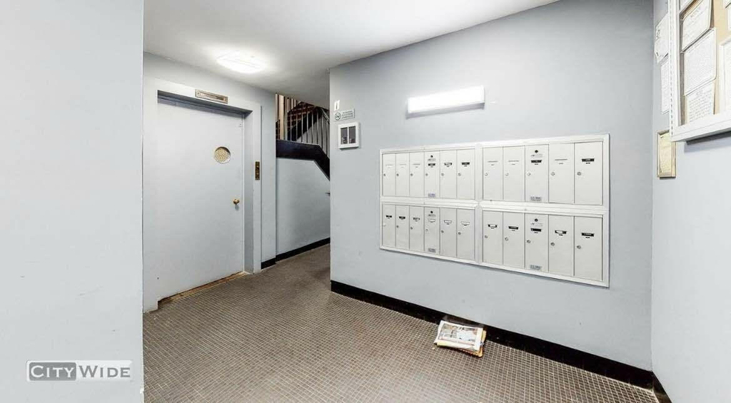 257 East 61st Street - Photo 2