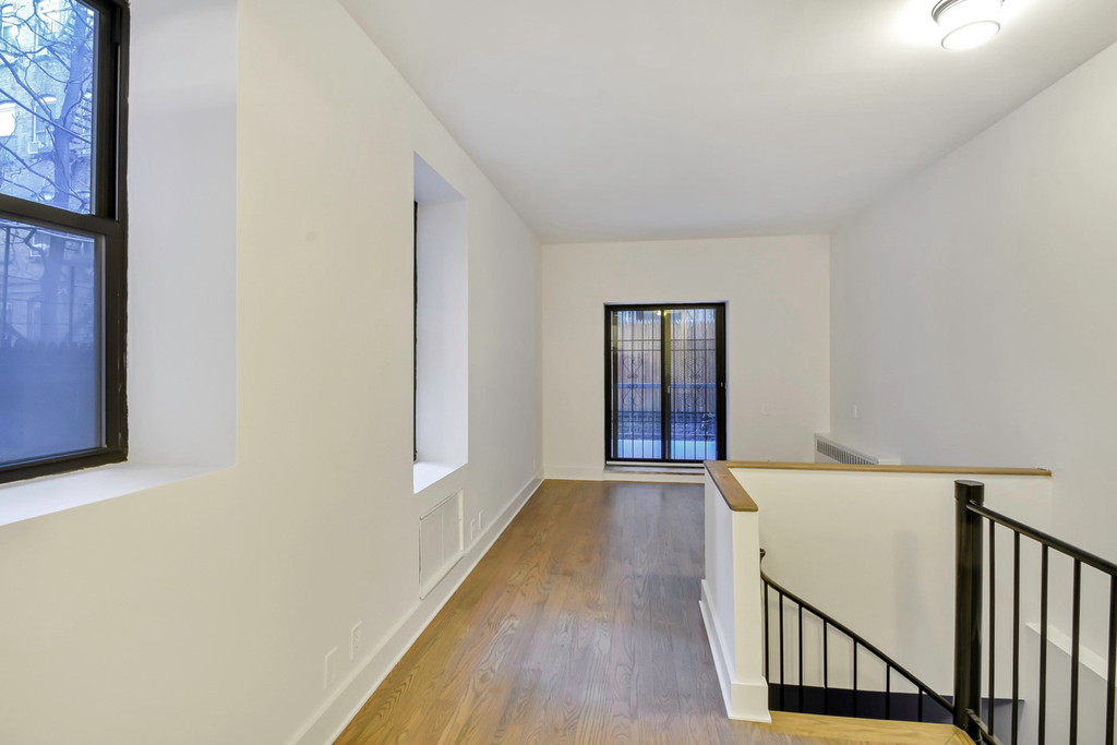 226 East 25th Street - Photo 2
